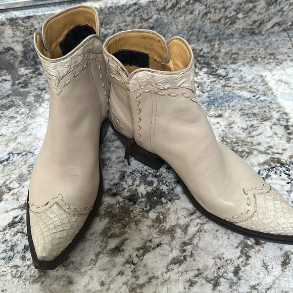 Tres Outlaws El Paso Cream Colored Leather Booties